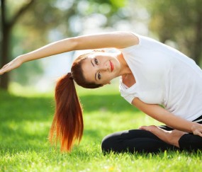 绿茵场上的友谊哲学，队友挚交珍贵，球队亲密引争议