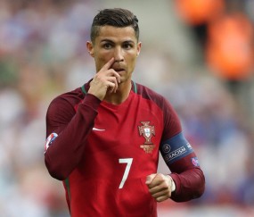 传奇归来！罗纳尔迪尼奥确认亮相金球奖盛典 担任颁奖嘉宾引全球期待