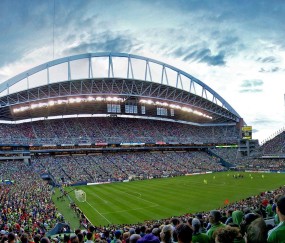 绿茵双子星同框引热议，商业代言掀开足坛新篇章