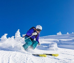 拜仁新星护腿板暗藏玄机，梅西伯纳乌经典时刻激励德国未来之星