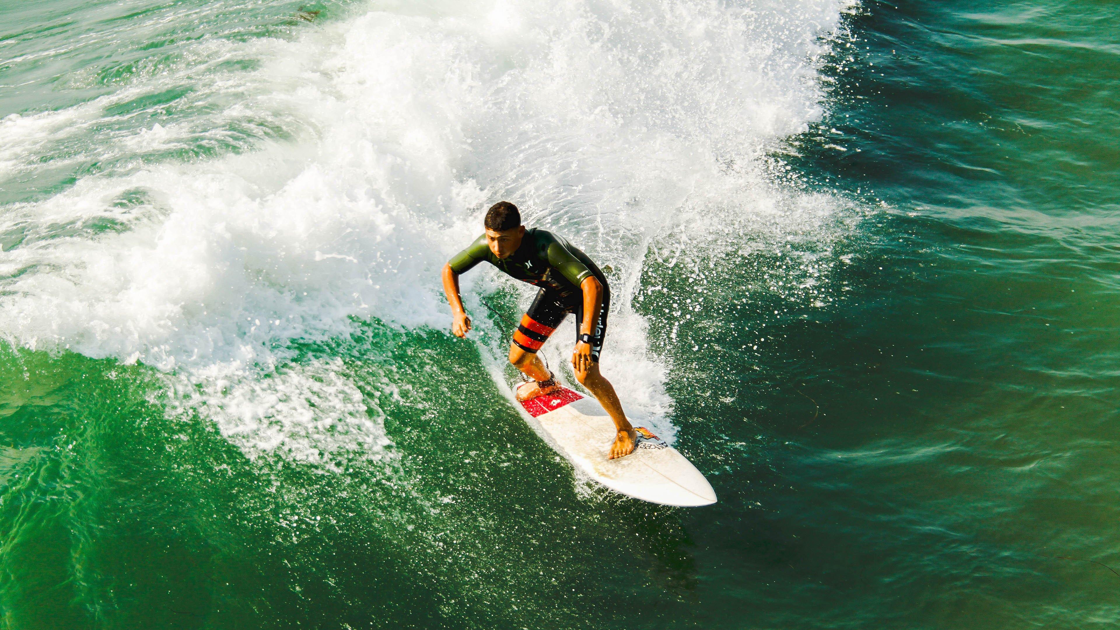 涡轮增压式冲刺!杭州亚残运会惊现不换气神迹,泳池中的一口气挑战极限