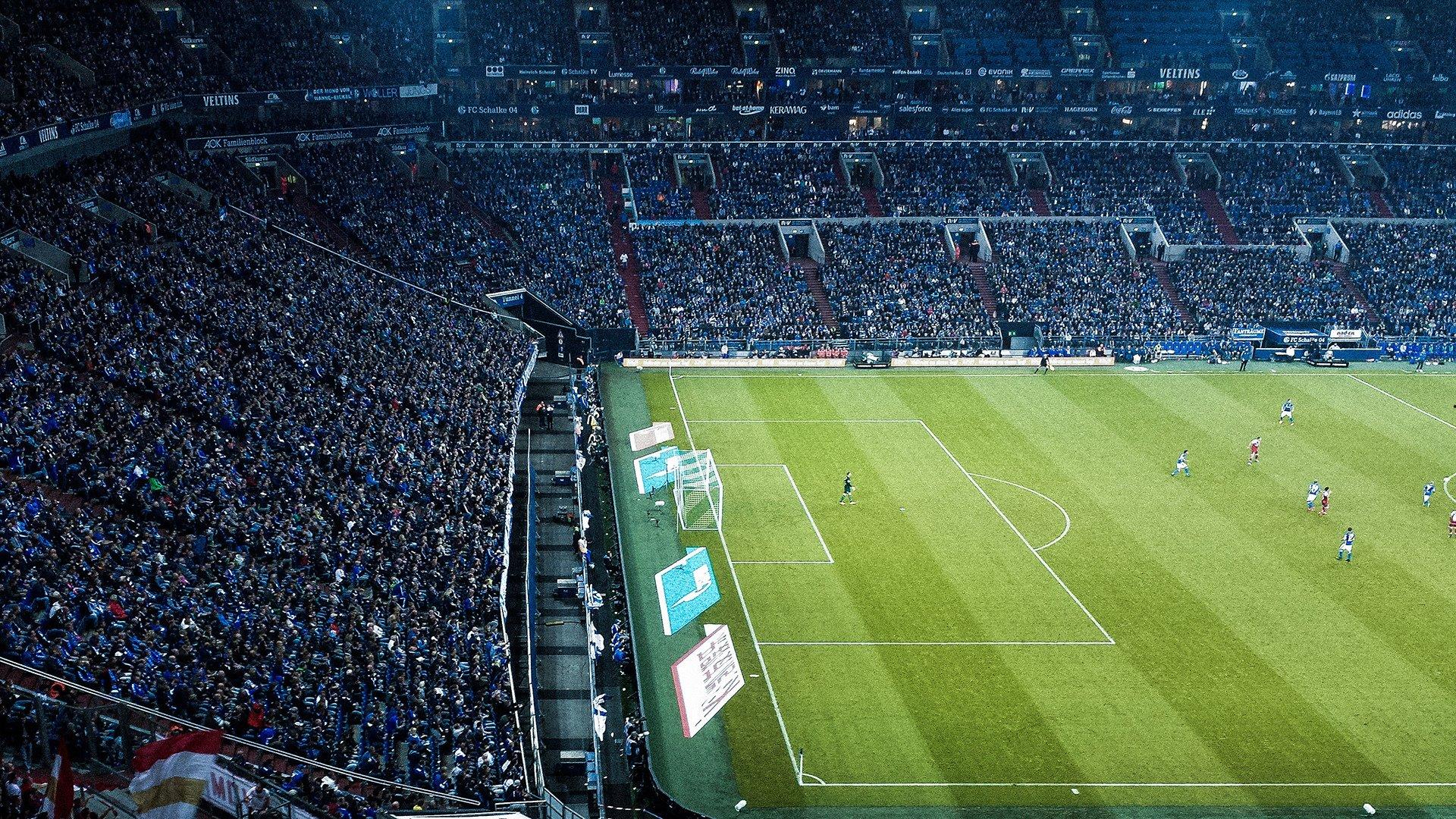 意甲赛场现罕见判罚争议，开门球竟吹越位，坠球恢复引困惑